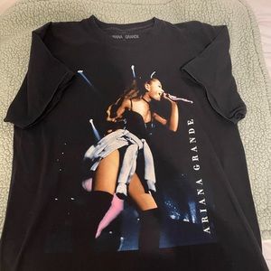 Ariana Grande t-shirt